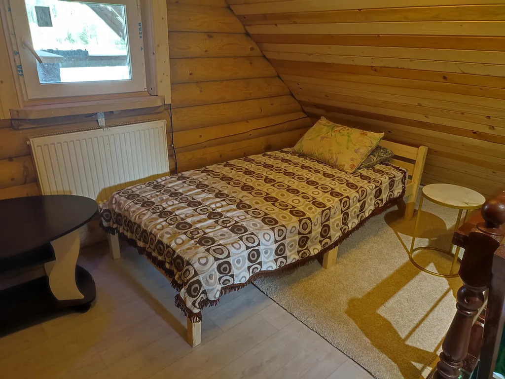 Дом с баней в лесу возле храма и озера