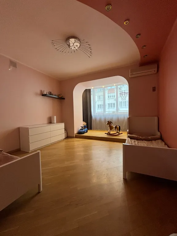 Огромная квартира на набережной