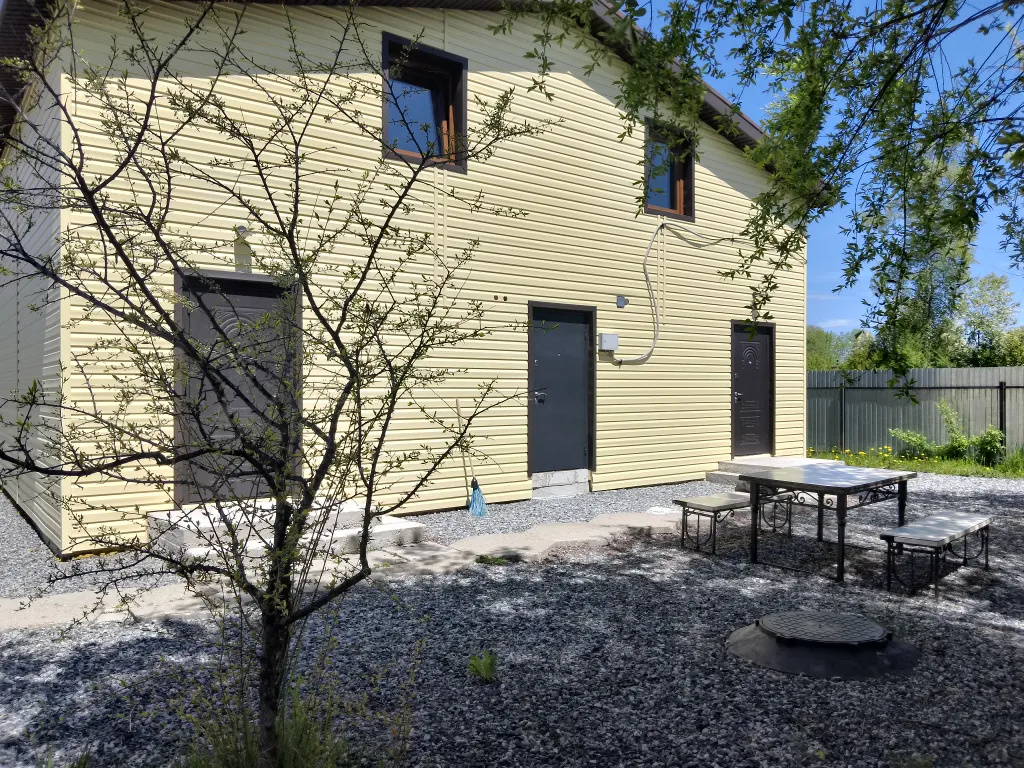 Домик с видом на озеро