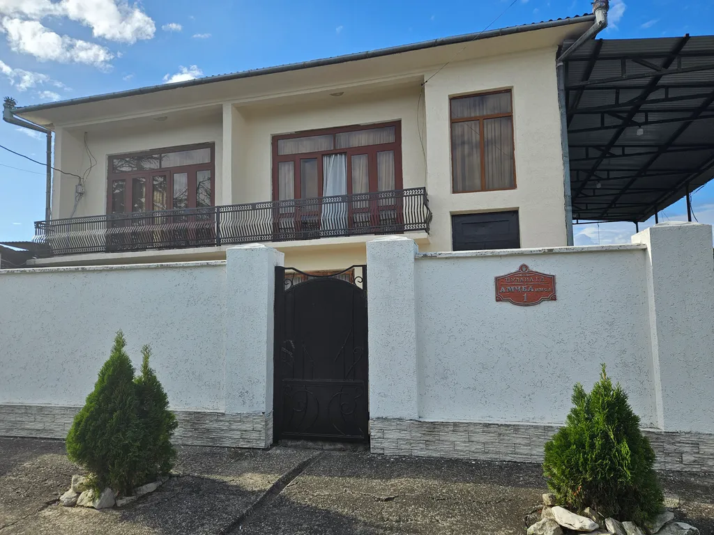 Гостевой дом азалия, горная комната в 50 метрах от моря