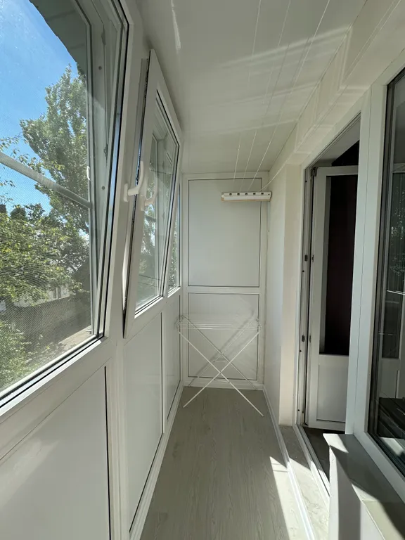 2 комнатная белая на Янышева