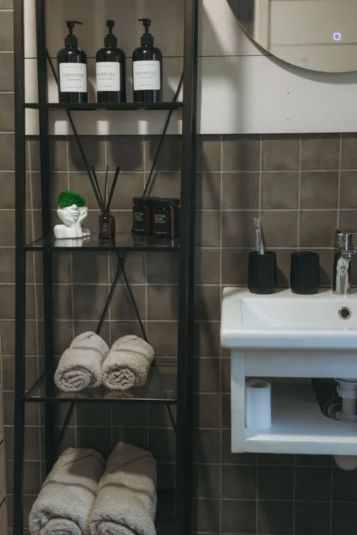 Дом с баней бочкой у воды и леса Green house