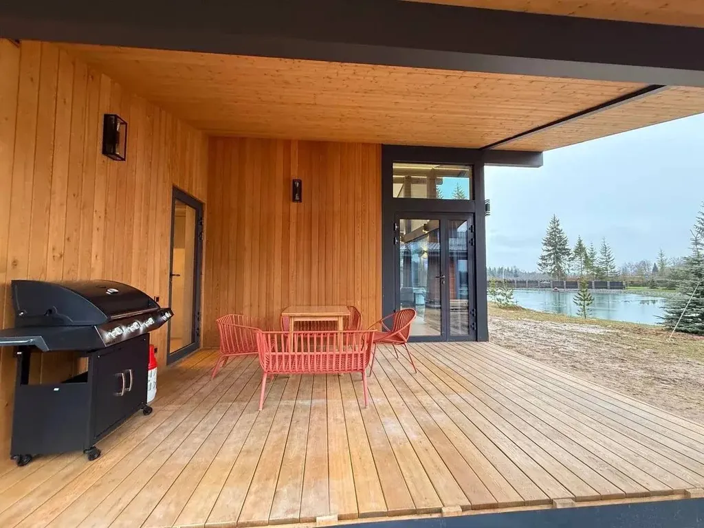 Премиальный дом с видом на лес и пруд в поселке года Ели estate