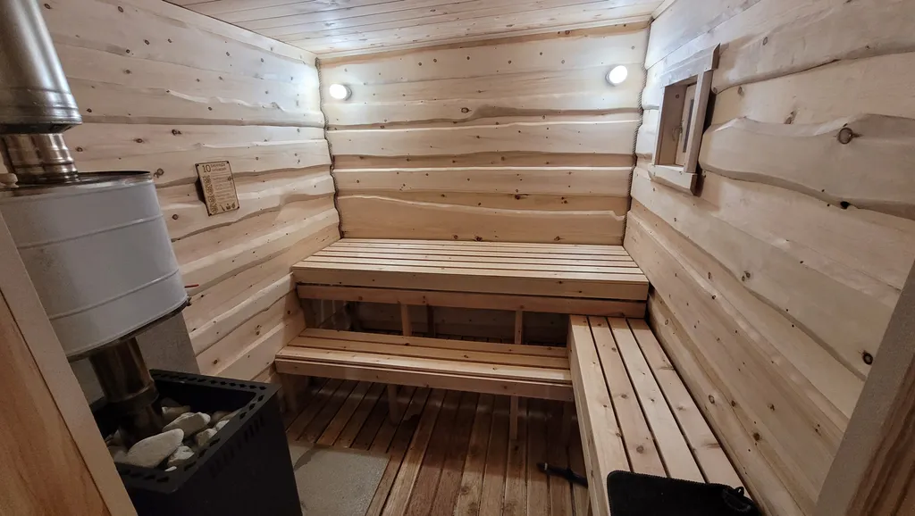 Коттедж Уютный домик на берегу озера — Петровский