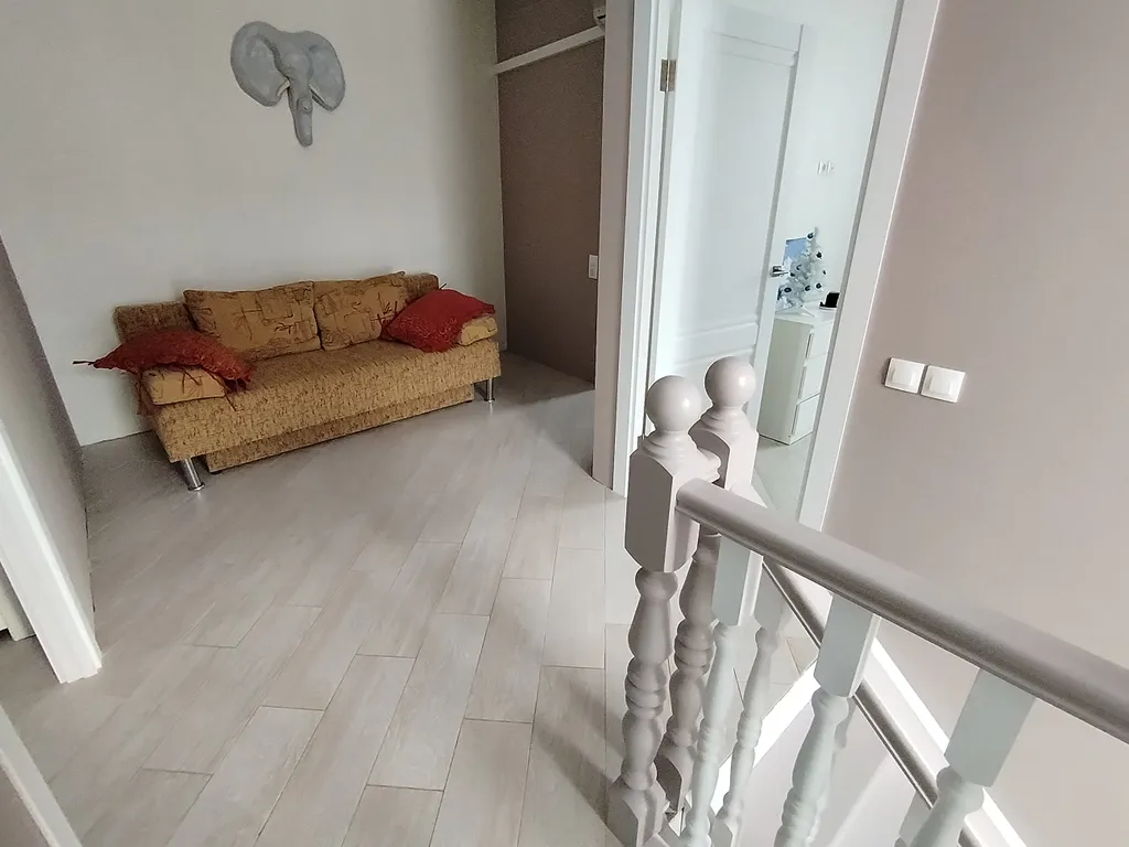 Уютный дом у реки