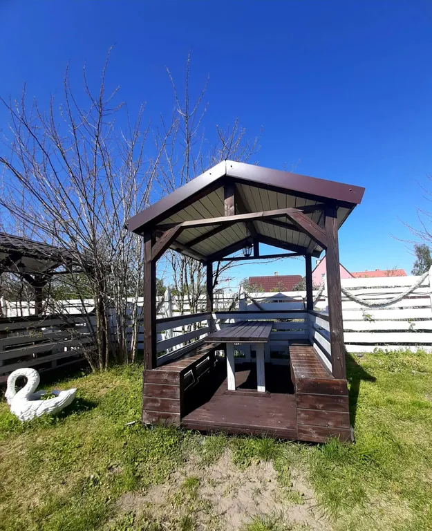 Трёхместная квартира с отдельно стоящей беседкой