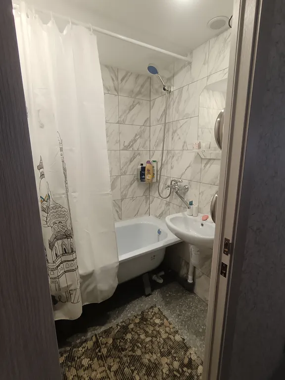 Большая, тёплая, уютная квартира с отдельной кухней в тихом районе