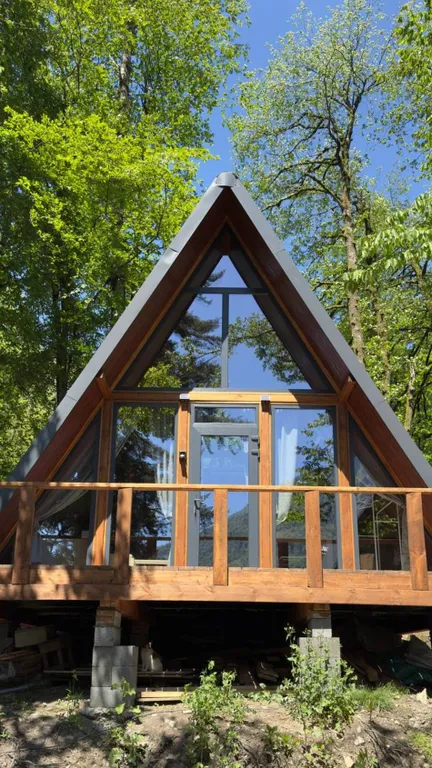 Горный приют, А-Фрейм в центре