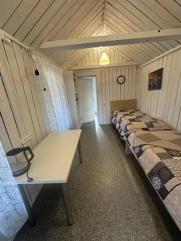 Уютный домик на берегу реки