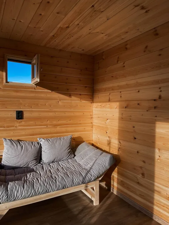 Треугольный дом Афрейм с видом на лес и подогреваемым бассейном