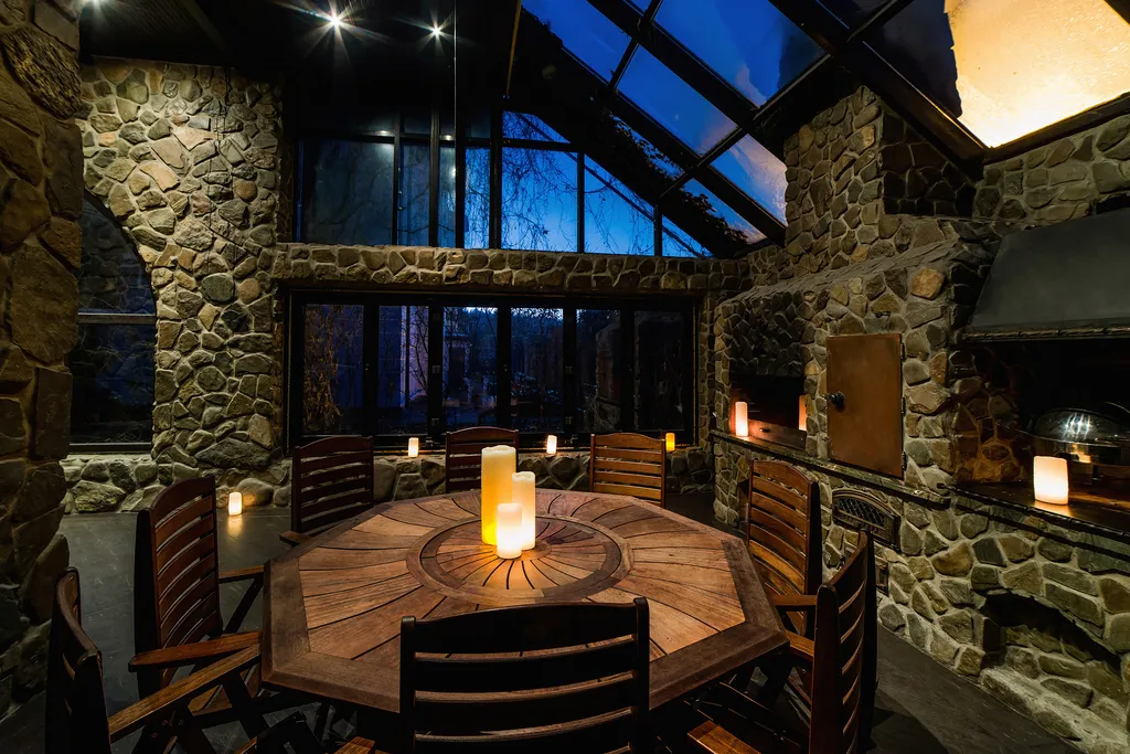 Дом-замок в Москве! Спа-зона, барбекю-зона внутри, караоке, кинозал...