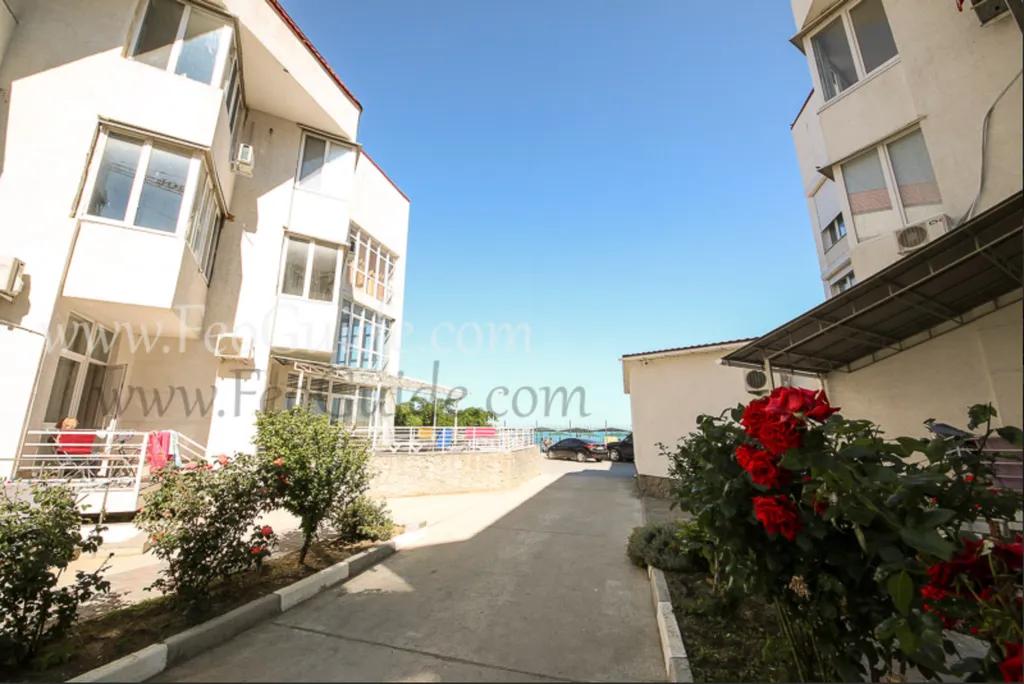 Двухкомнатные апартаменты на берегу моря