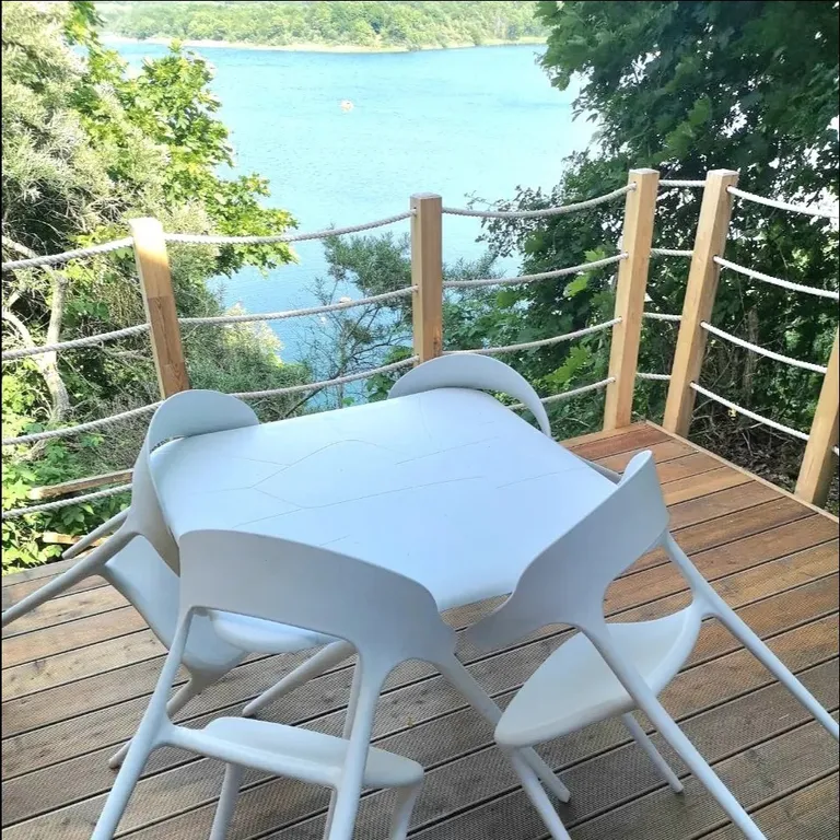 Коттедж Маврикий с сауной и видом на озеро