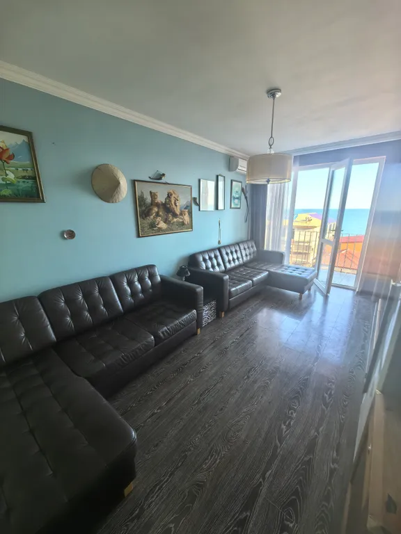 Квартира комфорт+ с балконом: 96 м от моря