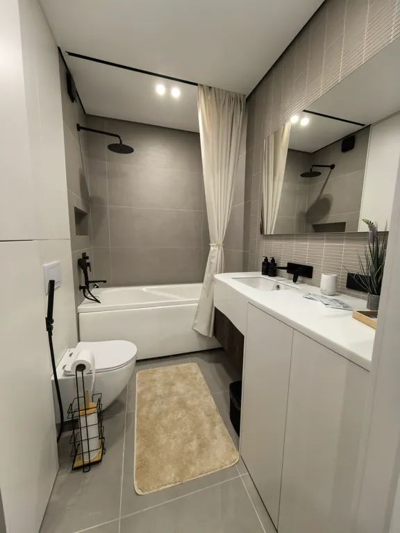 Выдающуюся квартира с дизайнерским ремонтом в центре города