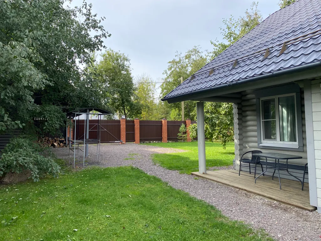 Коттедж у озера