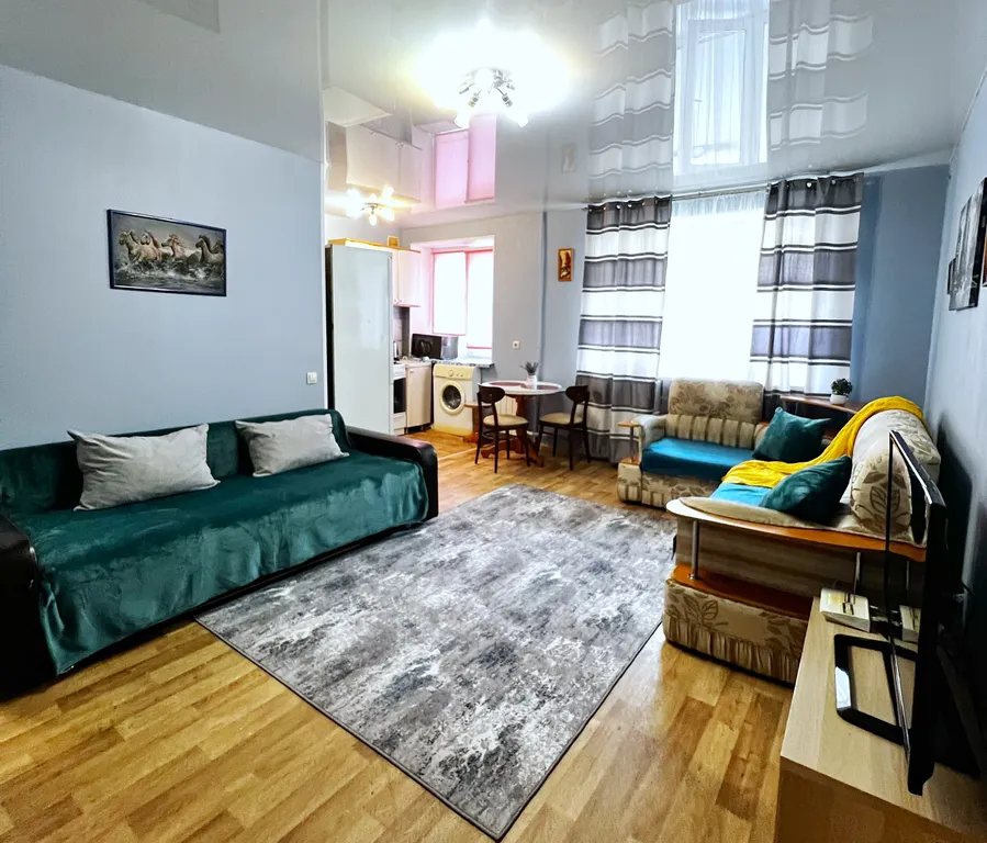 Квартира 2-комнатная в центре — Омск