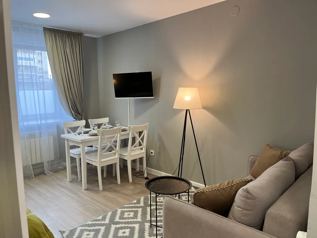 Квартира Квартира Уютная студия Классика с новым дизайнерским ремонтом — Красноярск