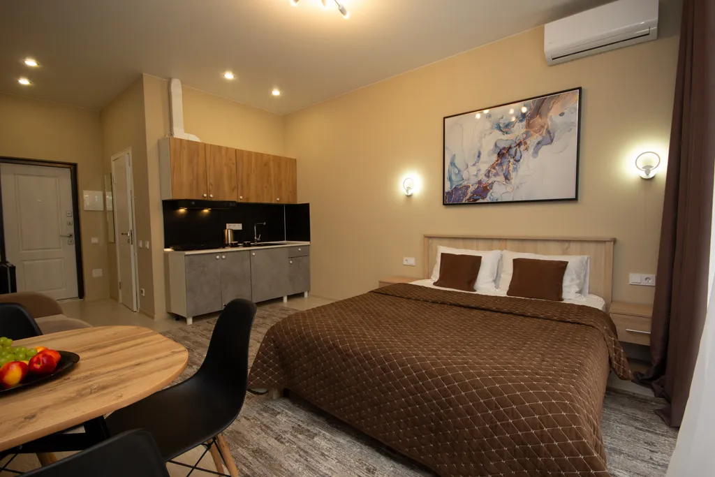 Апартамент с бассейном и балконом