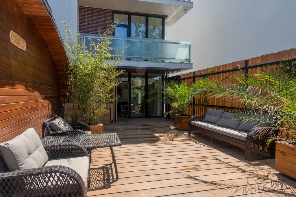 Апартаменты с террасой 80м2, тёплым бассейном и русской баней