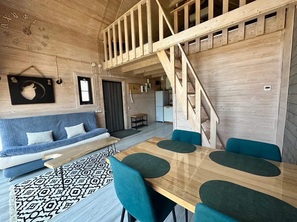 Барнхаус White