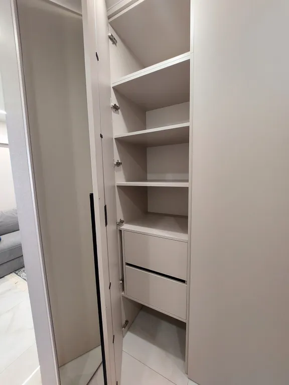 Апартаменты с отдельной спальней в новом доме, центр