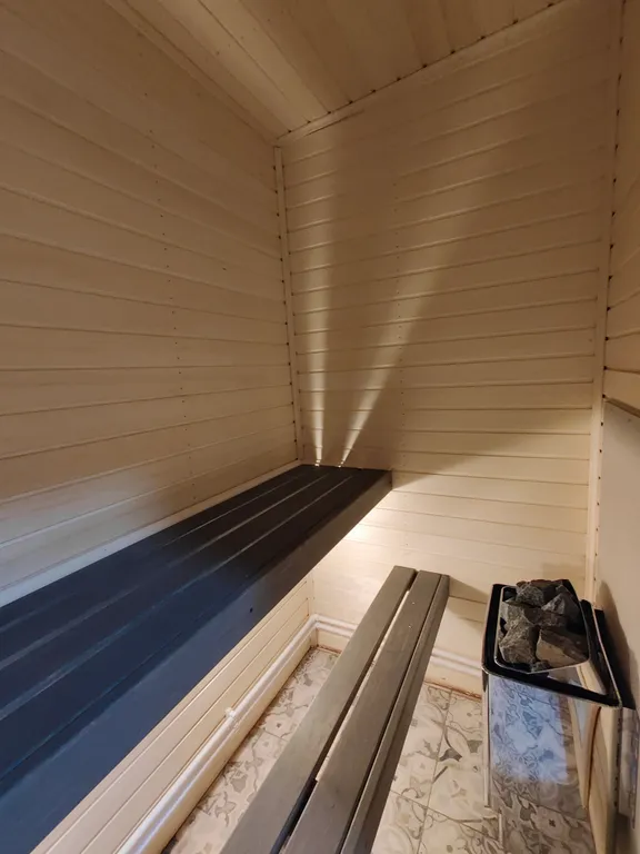 Дом с сауной рядом с лесом и озером