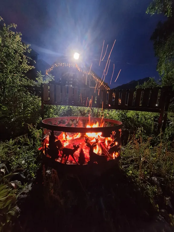 Часть дома с видом на горы