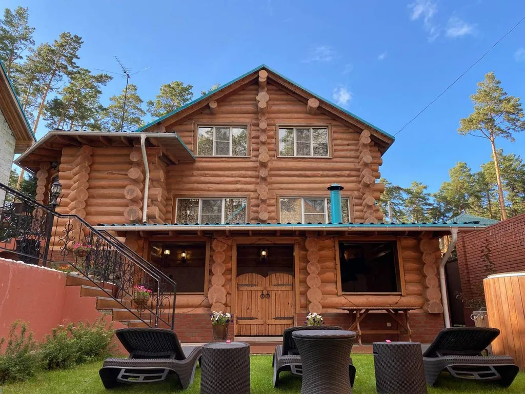 Коттедж среди хвойных сосен