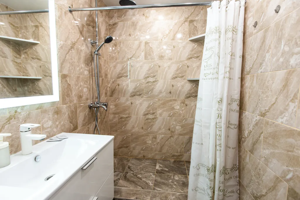 Good Night на Нефтяной 15