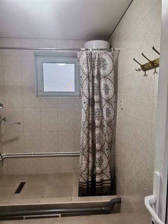 Уютный домик у подножия гор