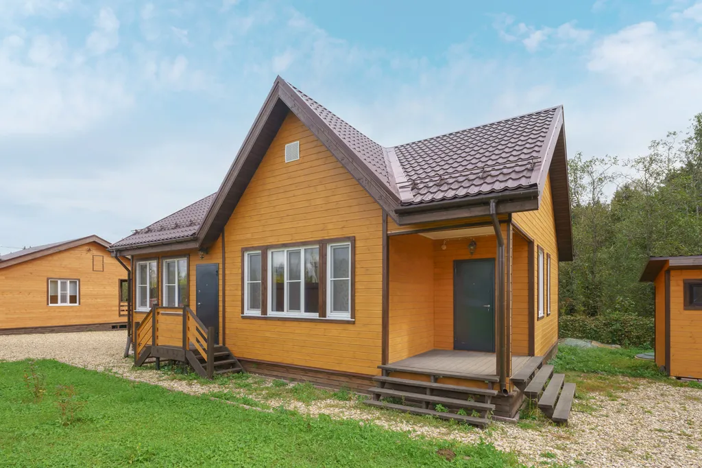 Новый коттедж для отдыха у реки с бассейном и баней