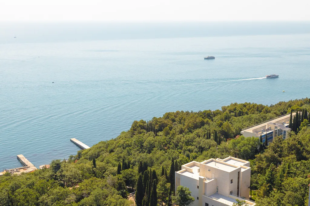 Эксклюзивная квартира с лучшим видом в приморском парке Ялты