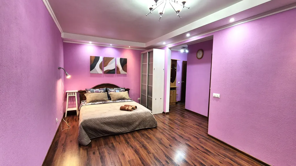 Двухкомнатная хорошая квартира в центре города