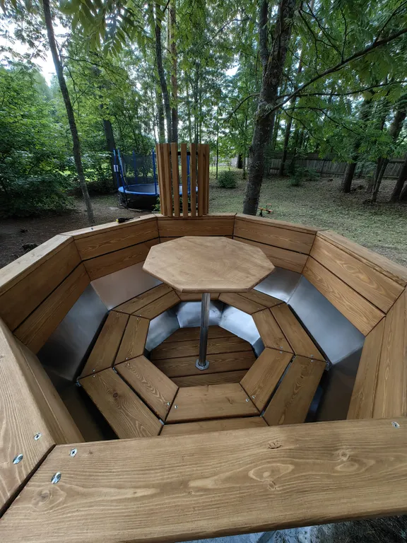 Коттедж Коттедж с баней, чаном и детской площадкой с батутом у озера, в бору — Ланино