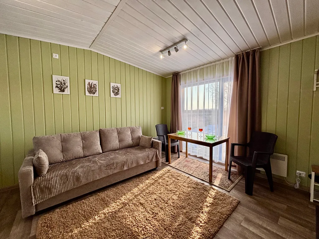 Новый, уютный дом на огороженной территории