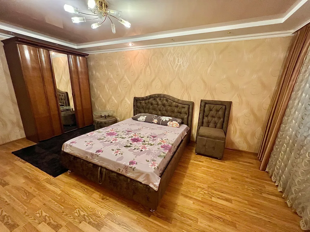 Квартира Квартира в центре люкс с джакузи — Луганск