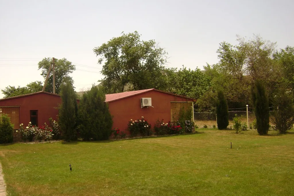 Уютный коттедж с бассейном с морской водой