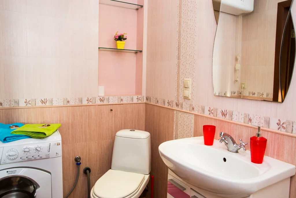 Студия с яркой кухней