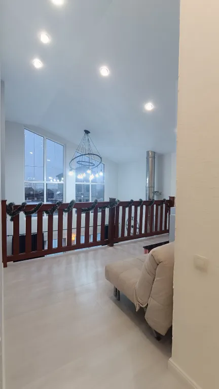 Большой уютный дом с камином