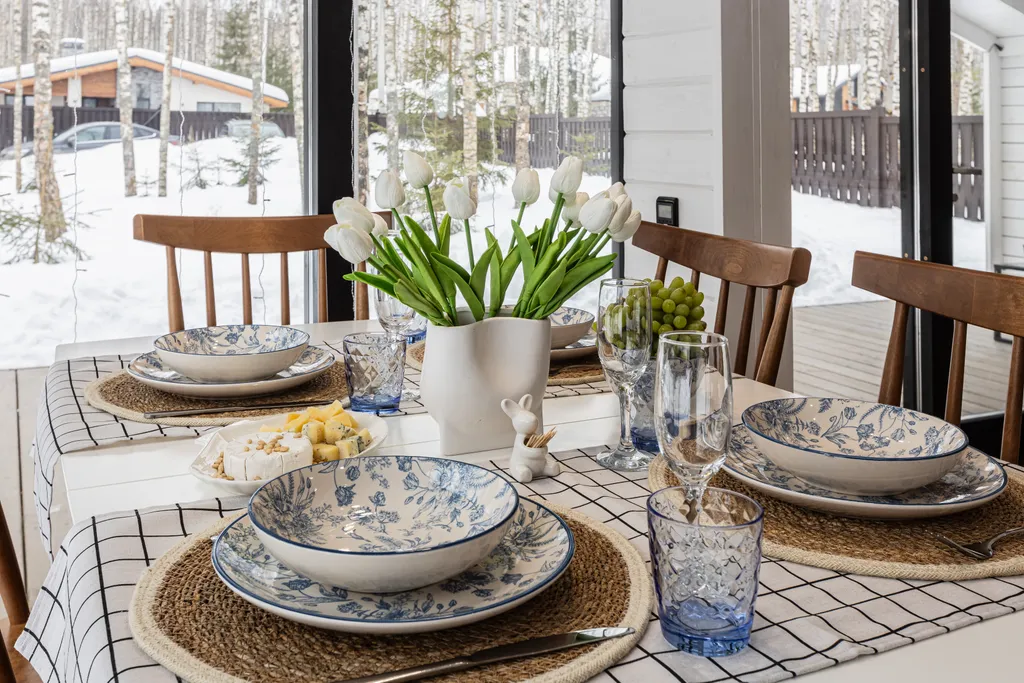 Новый панорамный дом с лесом на участке