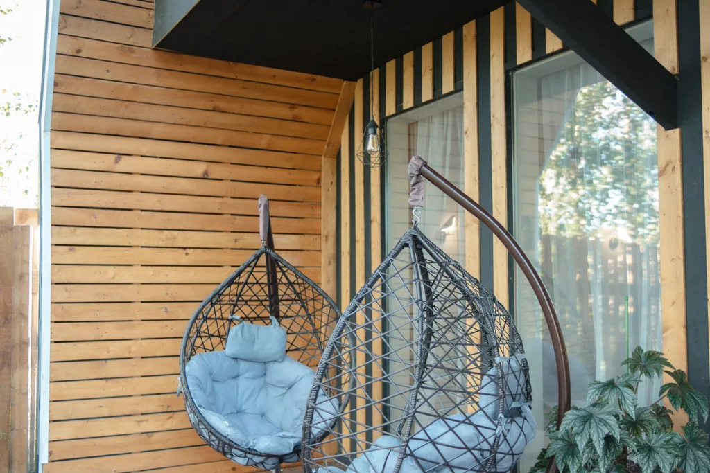 Дом с теплым бассейном на озере