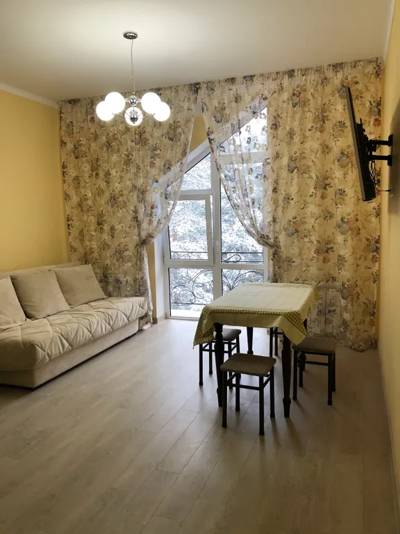 Просторная уютная квартира в сосновом бору с видом на горы