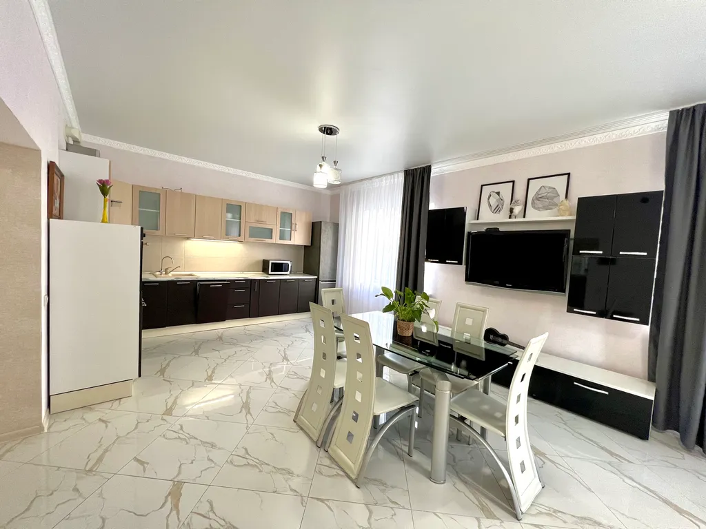 Коттедж Уютный дом с бассейном — аренда посуточно в Геленджик