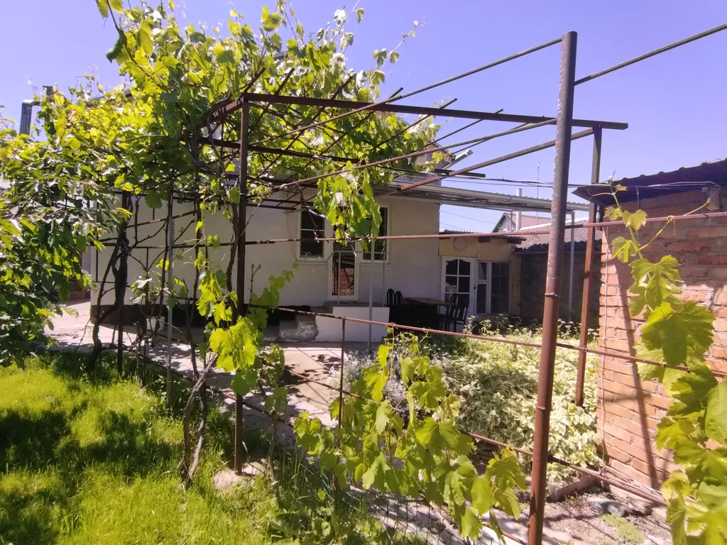 Дом около озера