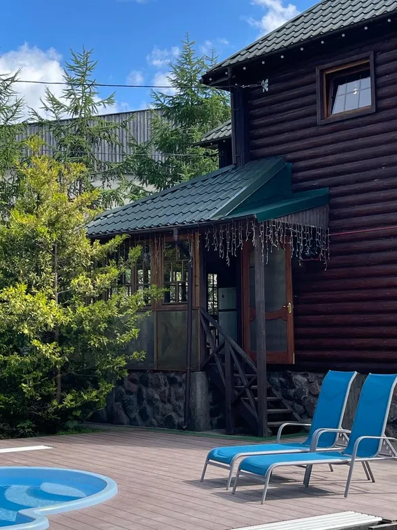 Дом для отдыха с баней и бассейном WoodRay