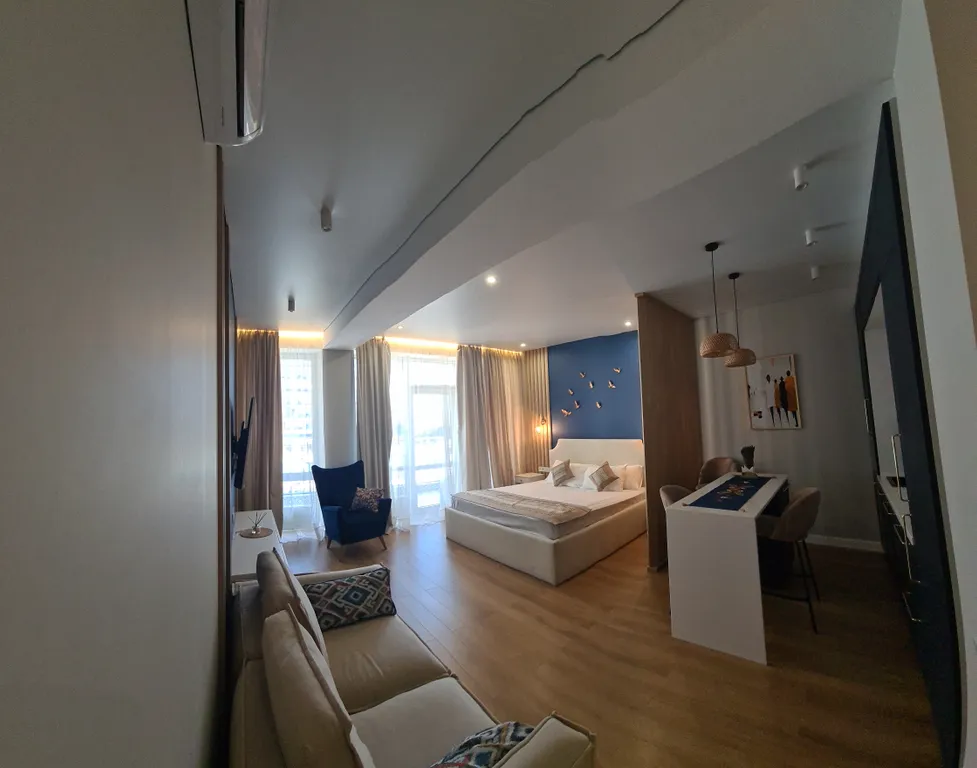 Квартира Дизайнерская квартира-студия у моря с видом на бассейн — Севастополь