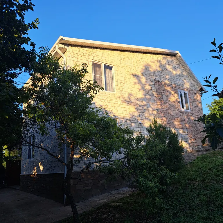 Дом с тёплым бассейном