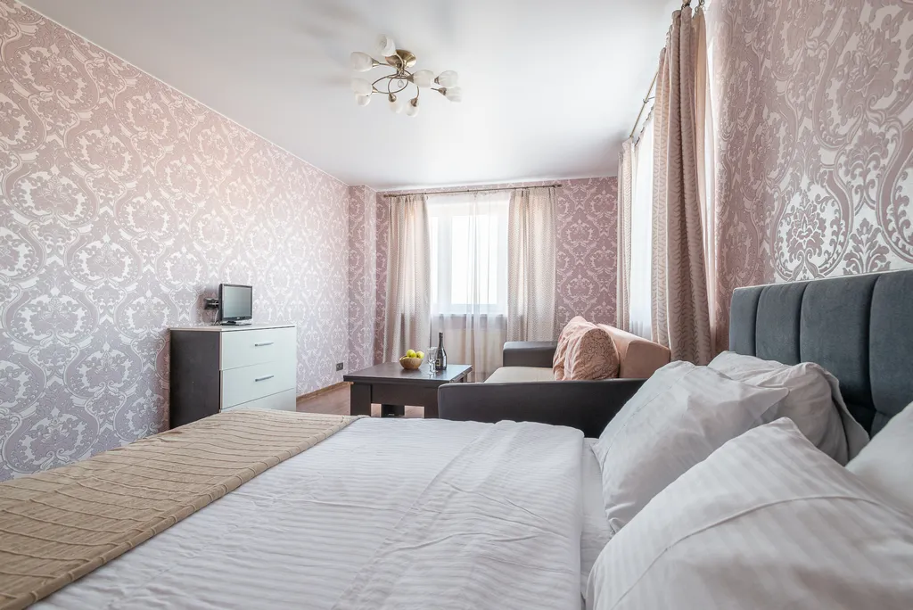 Евротрешка у ТРЦ Мега