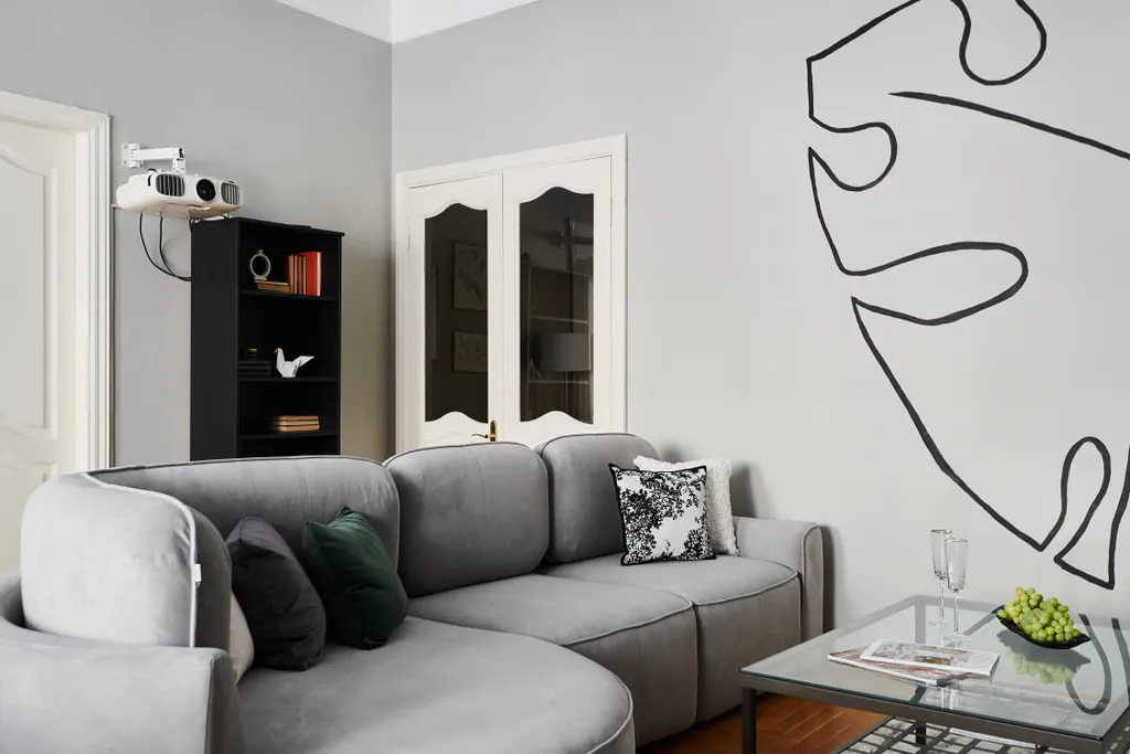 Двенадцать стульев на Тверской